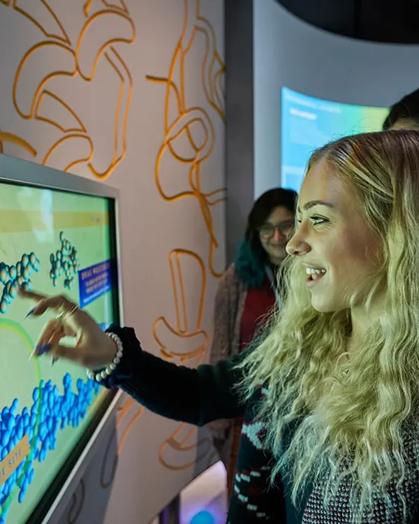 Young people interacting with an exhibit at the CUNY ASRC IlluminationSpace